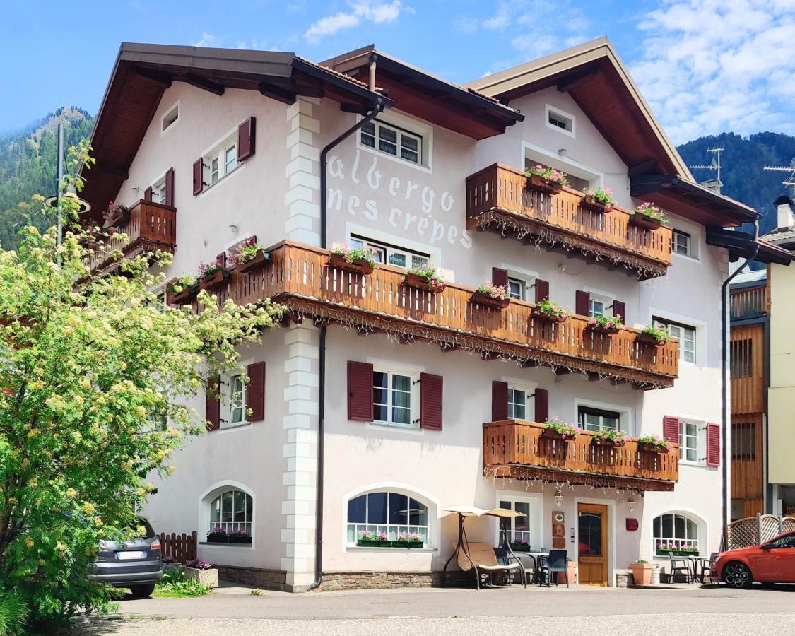 Hotel Nes Crepes Pozza di Fassa Dış mekan fotoğraf