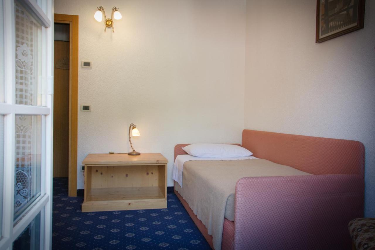 Hotel Nes Crepes Pozza di Fassa Dış mekan fotoğraf