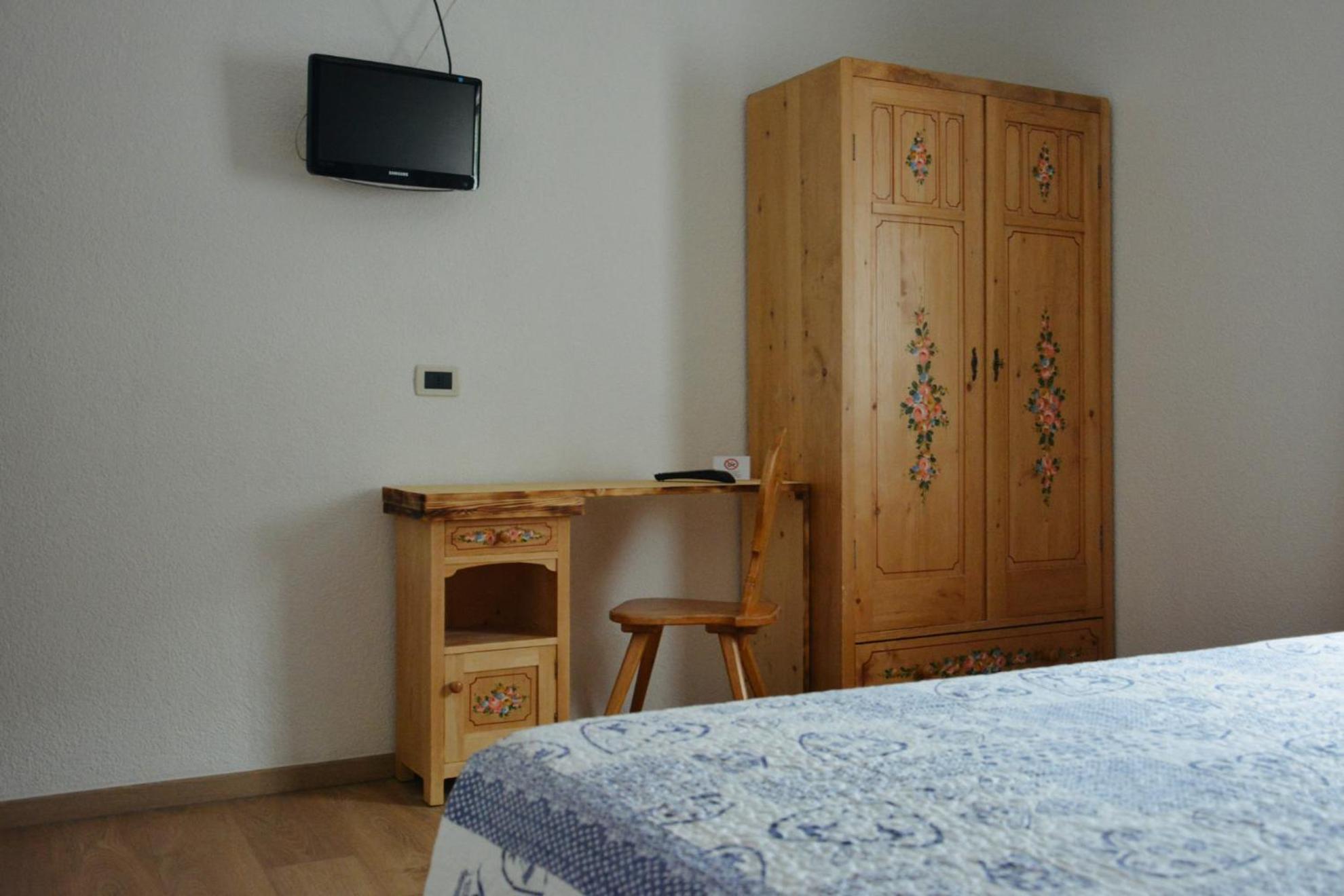 Hotel Nes Crepes Pozza di Fassa Oda fotoğraf