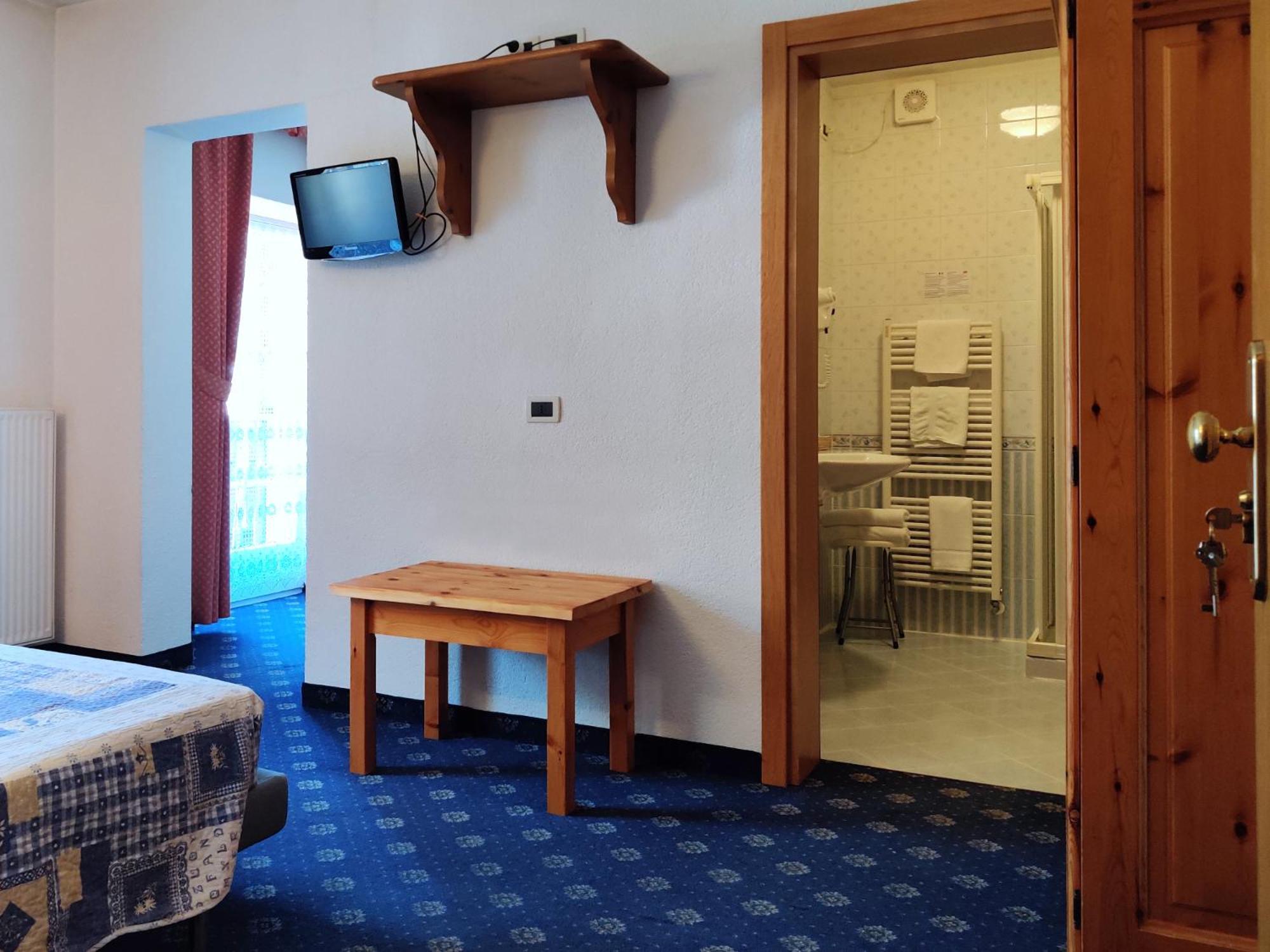 Hotel Nes Crepes Pozza di Fassa Dış mekan fotoğraf
