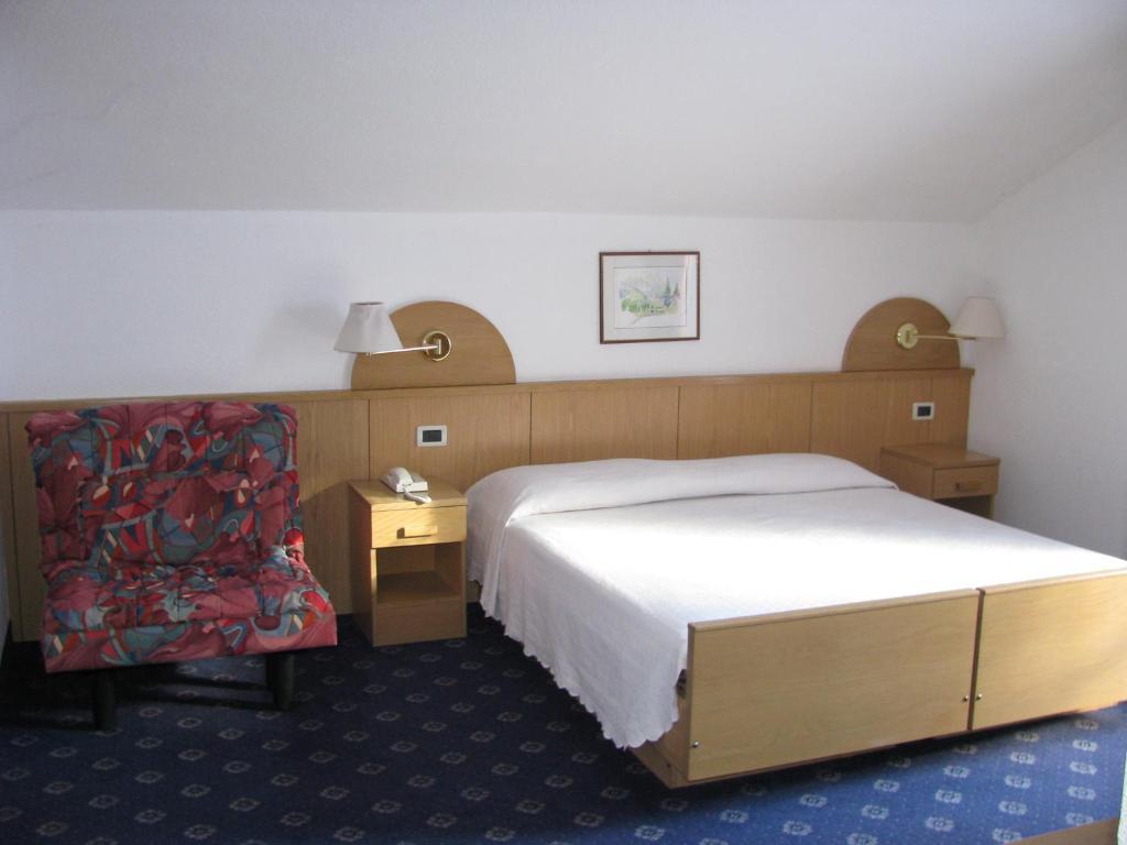 Hotel Nes Crepes Pozza di Fassa Oda fotoğraf